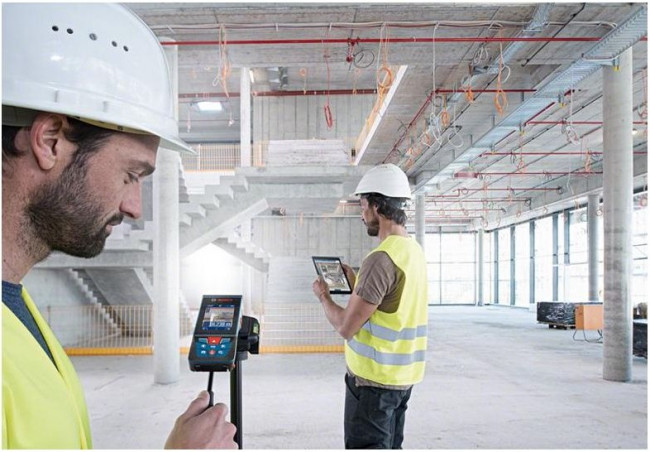 Лазерный дальномер Bosch GLM 120 C (0.601.072.F00) Лазерный дальномер Bosch GLM 120 C (0.601.072.F00)